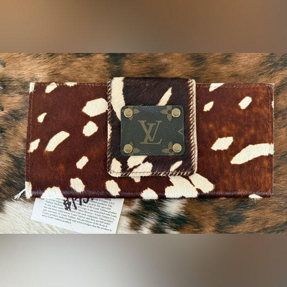 Keep It Gypsy Axis Deer Hair on Hide Genuine Design Patch Leather Wallet Clutch - Picture 1 of 4
